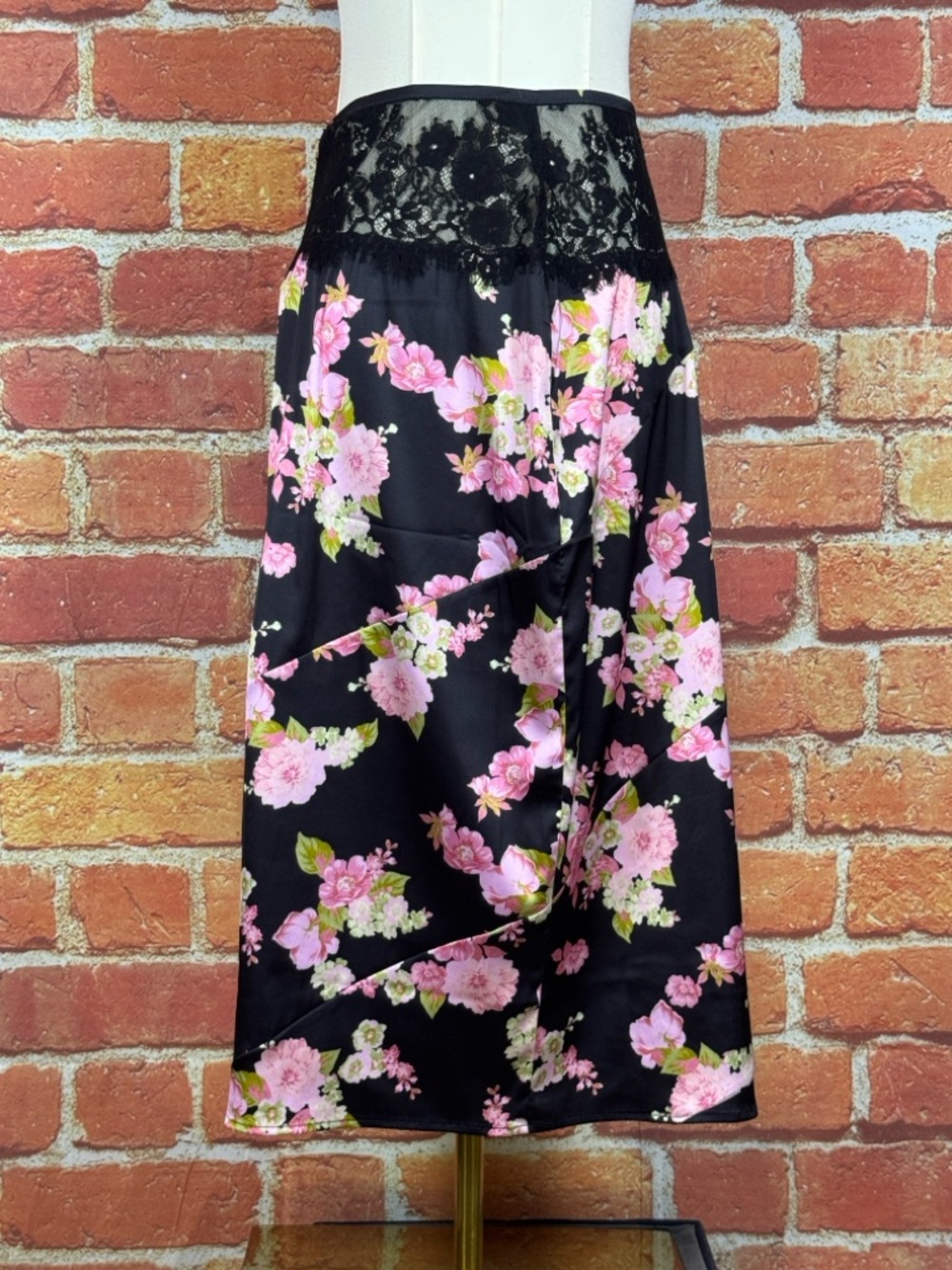 For‎ Love & Lemons Floral Black and Pink Women's Skirt Size Medium - Picture 6 of 15